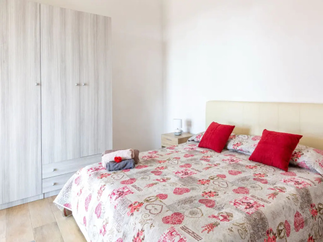 Attractive Apartment in Realmonte with Shared Swimming Pool