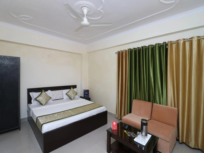 OYO 18375 Jd Palace