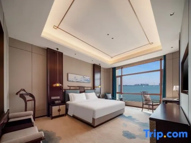 Executive Suite with lake view