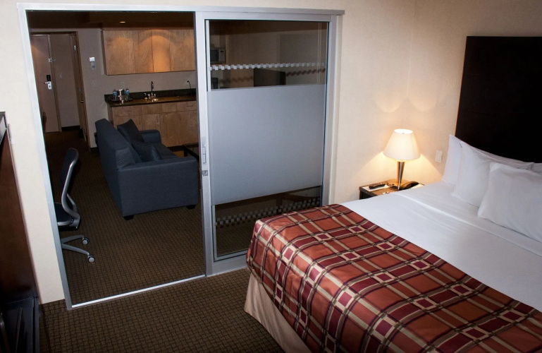 iHOTEL & Conference Center Red Deer