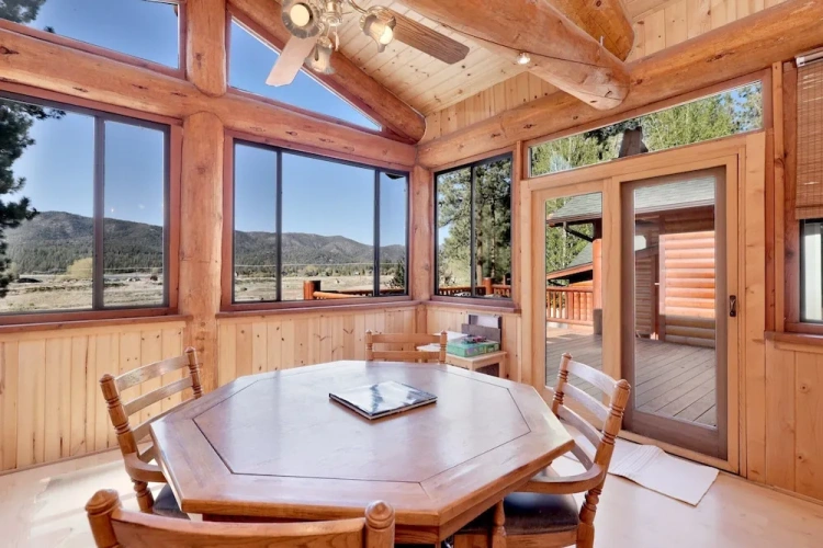 Standard room with balcony and with mountain view