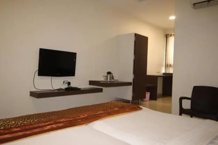 Hotel Girnar