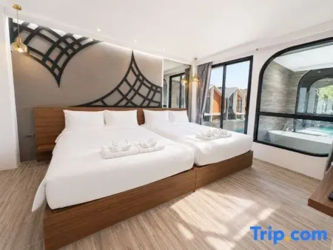 Suite with pool view