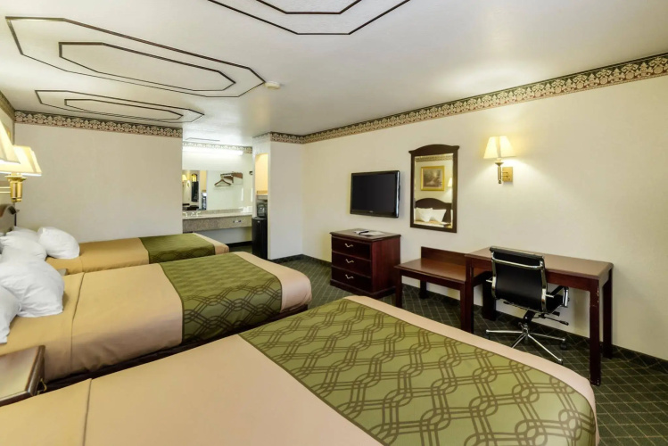 Three Rivers Executive Inn & Suites By OYO