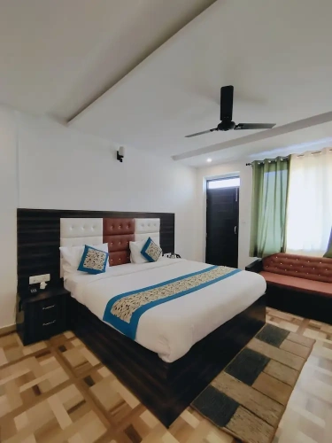 Deluxe Double room with balcony and with land view