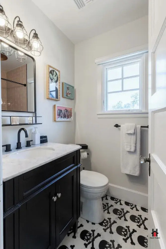 Remodeled 1920s Bungalow & Retro Casita