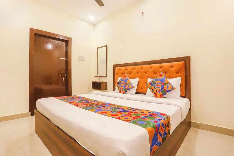Fabhotel Standard Inn
