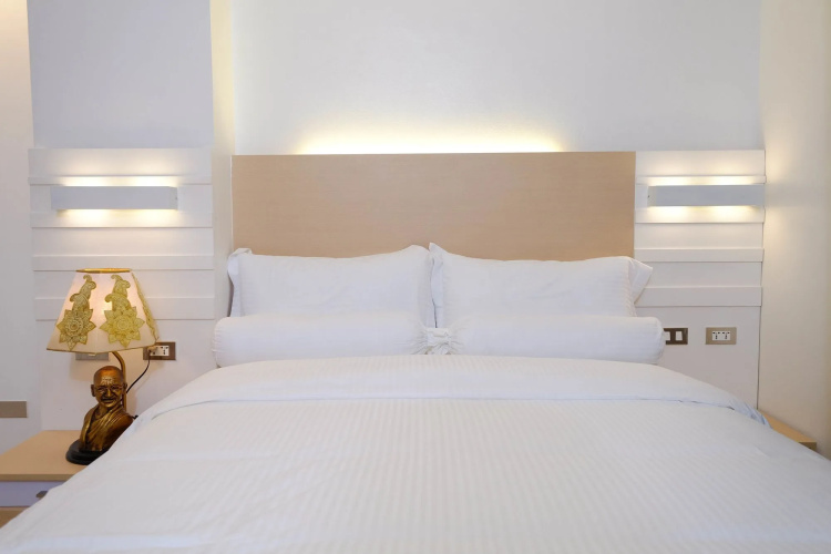 Heroes Hotel