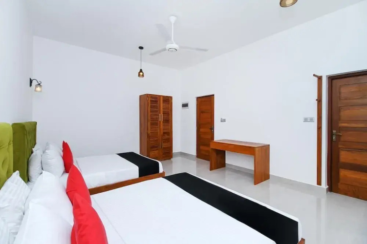 Capital O 470 J Leaf Hotel
