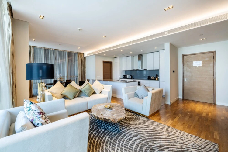 1 BR Huge Balcony 2nd Fl City Walk B1