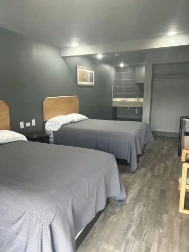 Deluxe Quadruple Studio