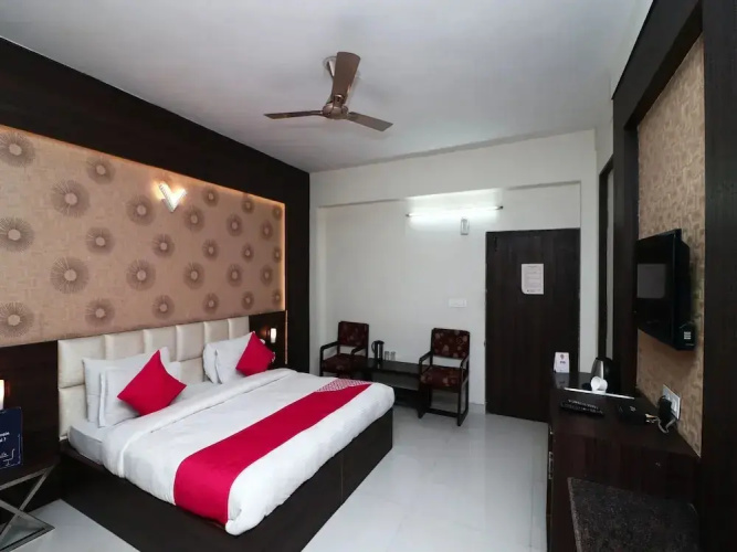 Hotel East Lite by OYO
