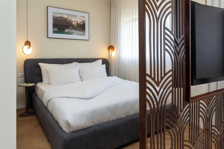 De Sheinkin Suites