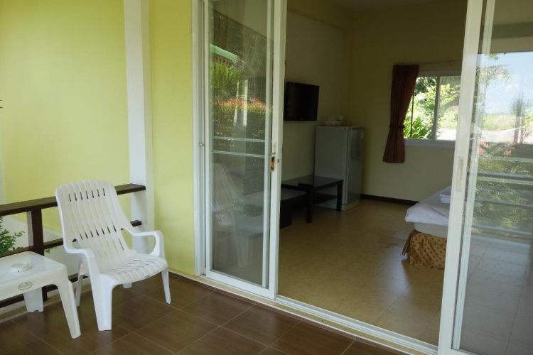 Bungalow with balcony and with garden view