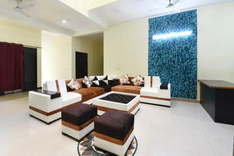 Vashu Residency By OYO Rooms