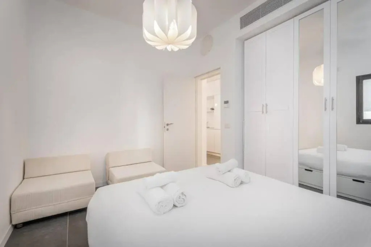 Modern and Design 1 BD apt close to the beach