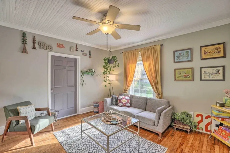 Stylish Woodfin Home w/ Backyard & Fire Pit