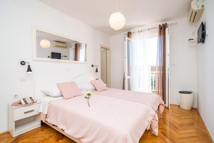 Standard Twin room with balcony