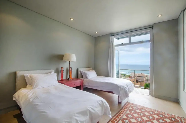 Standard Twin room with sea view