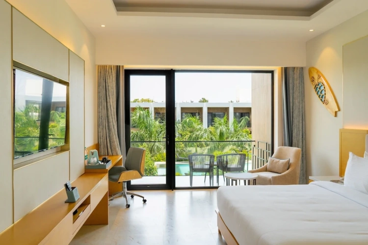Standard room with pool view