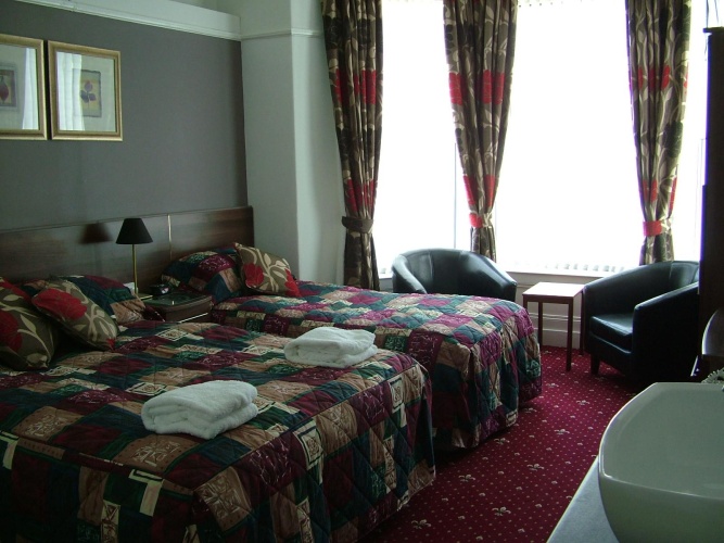 Standard Triple room