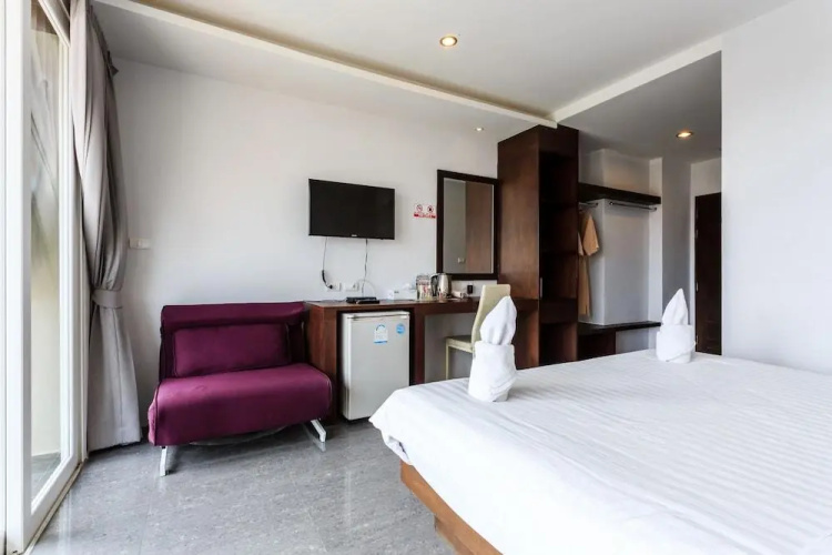 77 Bangla Hotel