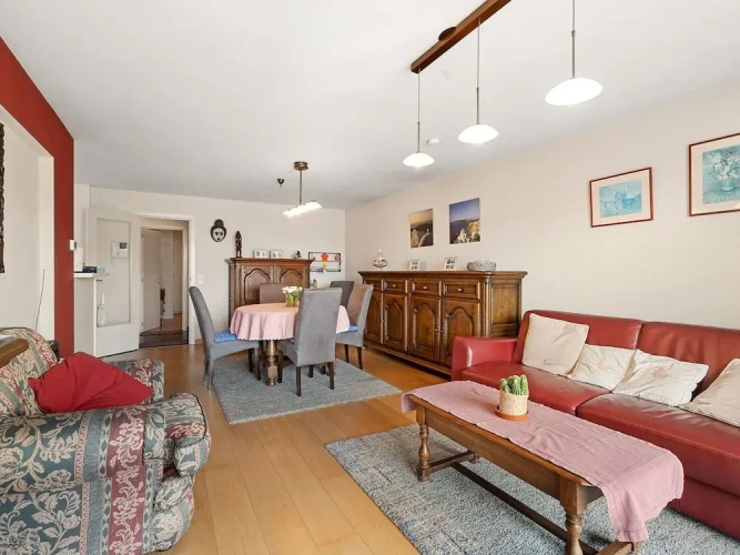 Flat With Terrace & Play Area