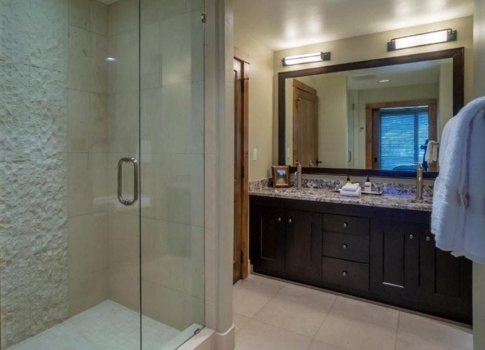 3 Bedrooms Apartment