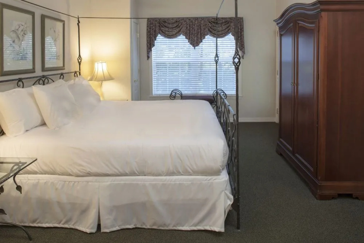 French Quarter Resort by Coolvacay