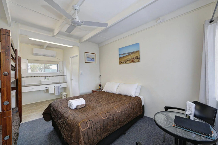 Moore Park Beach Motel