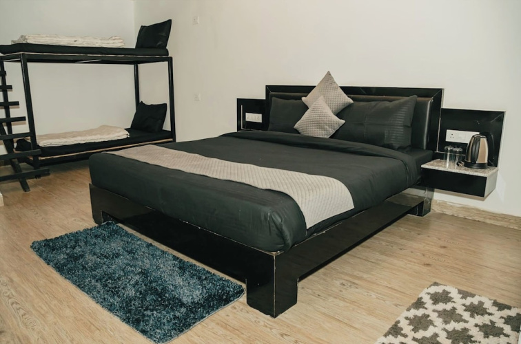 Premium Hotel Blue P-I-N-E Palace