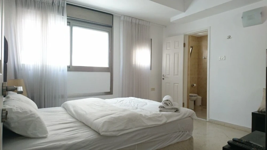 1 Bedroom Luxury Apartment with sea view