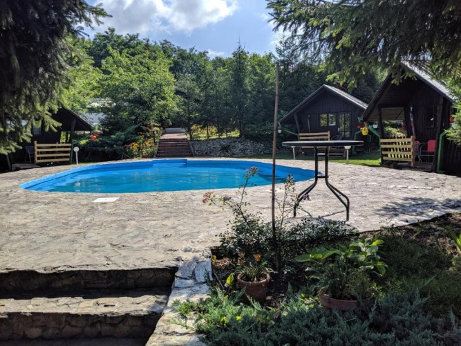 Bungalow with water view