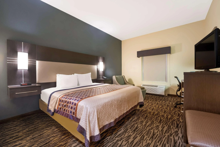 Best Western Bradbury Inn & Suites