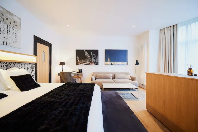 Grand room