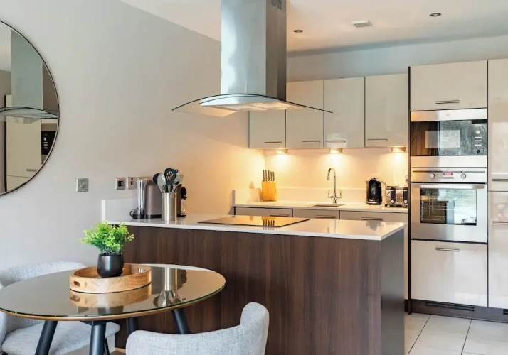 1 Bedroom Luxury Apartment with balcony and with garden view