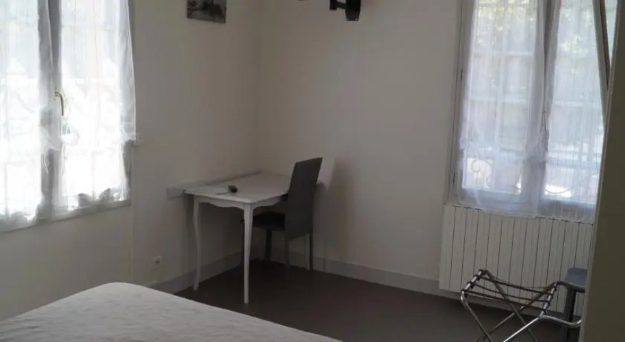 Htel Les Mimosas