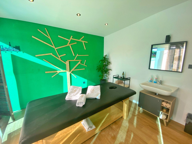 16 Lakes HotelOver view