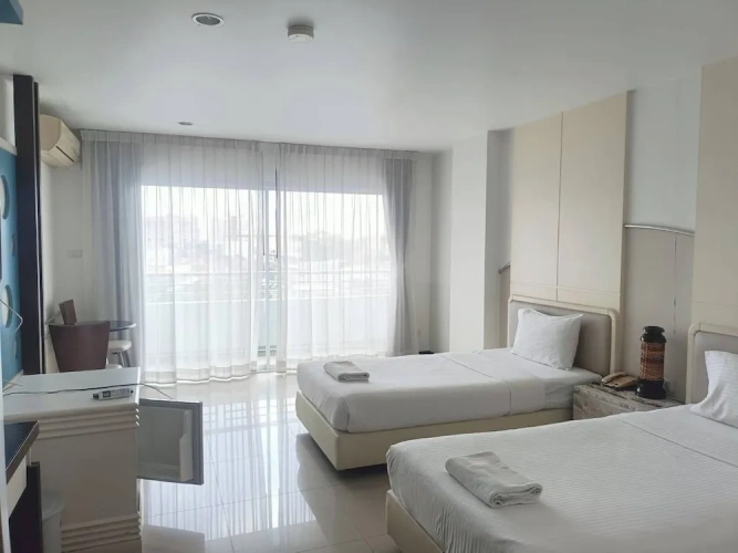 Standard Twin room with balcony