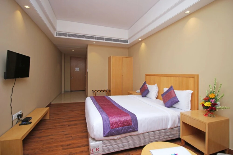 Mint Golf Course Suites