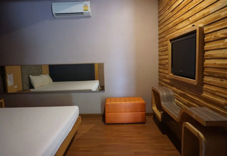 In and Out Hotel