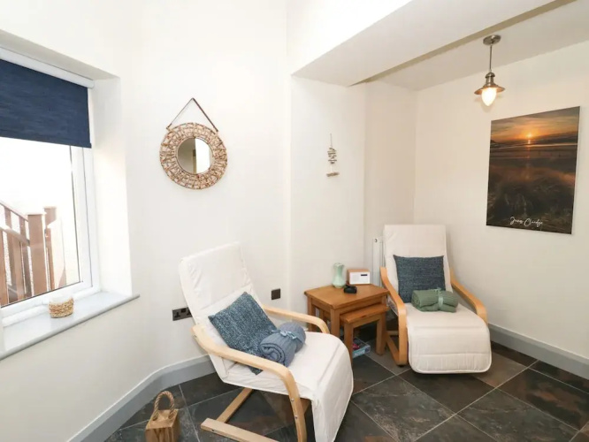 4 Anglesey Road