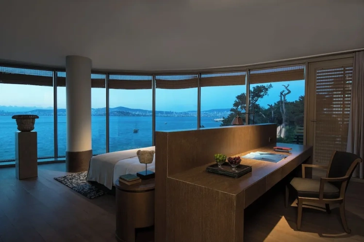 Suite with balcony and with sea view
