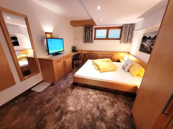 Standard Double Basement room
