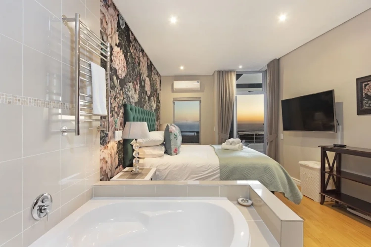 3 Bedrooms Apartment