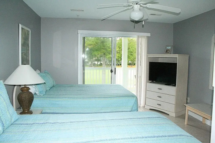 2305m 1 Bedroom Condo by Redawning