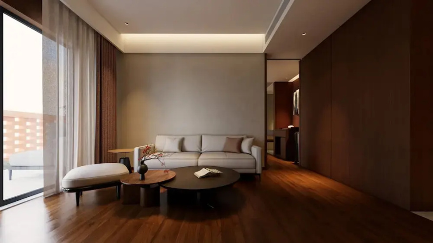 Red Wall Hotel