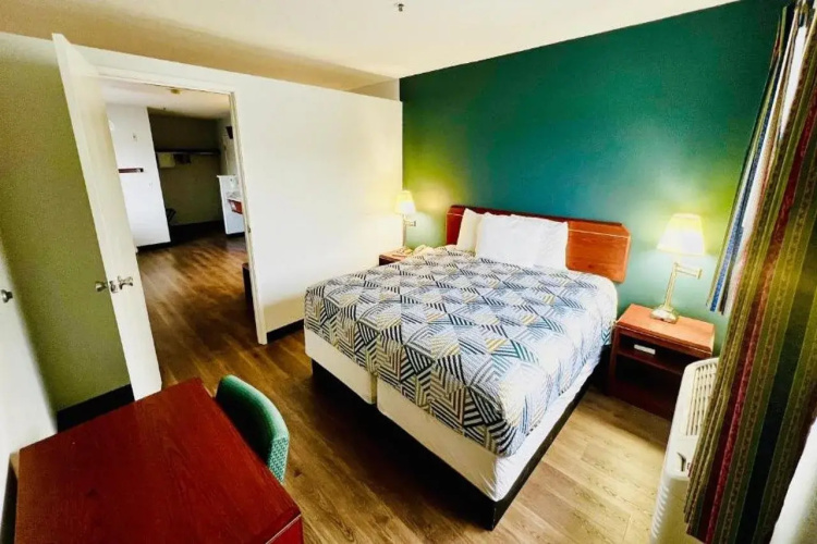 Studio 6 Suites Portland OR- I-5 OHSU
