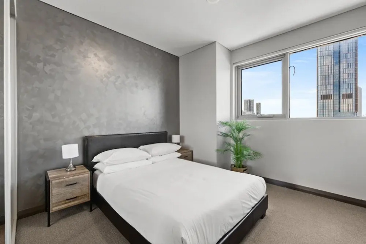 Central 2-bed With Parking & Stunning Views