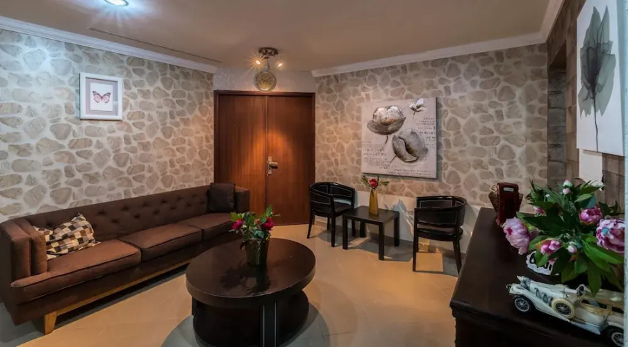 Marina Crown